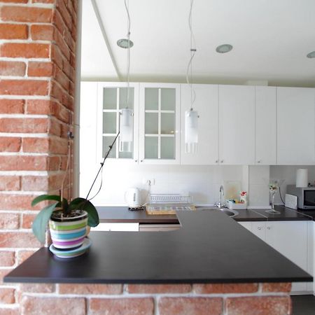 Brick Apartment On Macedonia Pedestrian Street Skopie Exterior foto