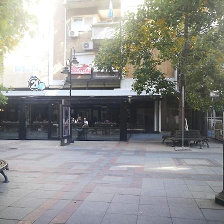 Brick Apartment On Macedonia Pedestrian Street Skopie Exterior foto