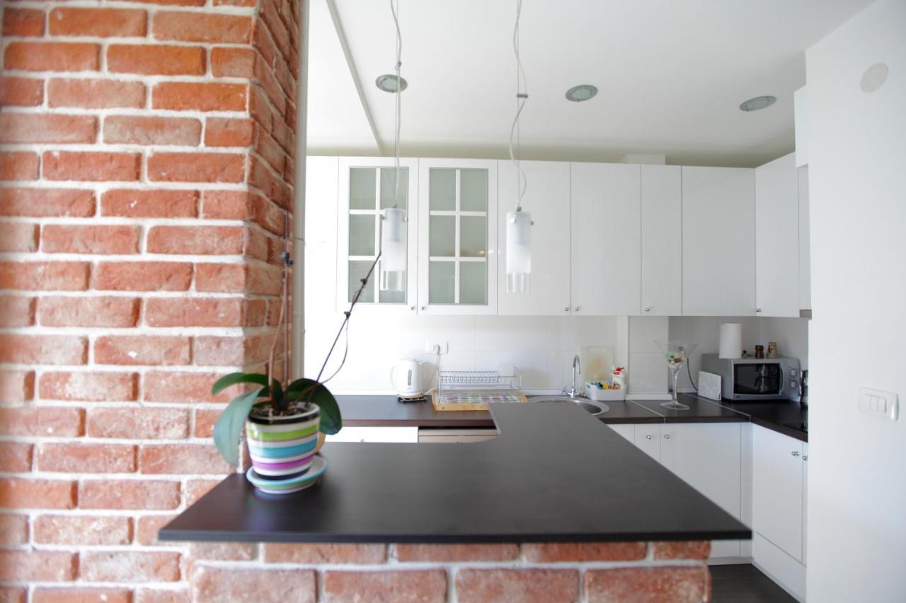 Brick Apartment On Macedonia Pedestrian Street Skopie Exterior foto