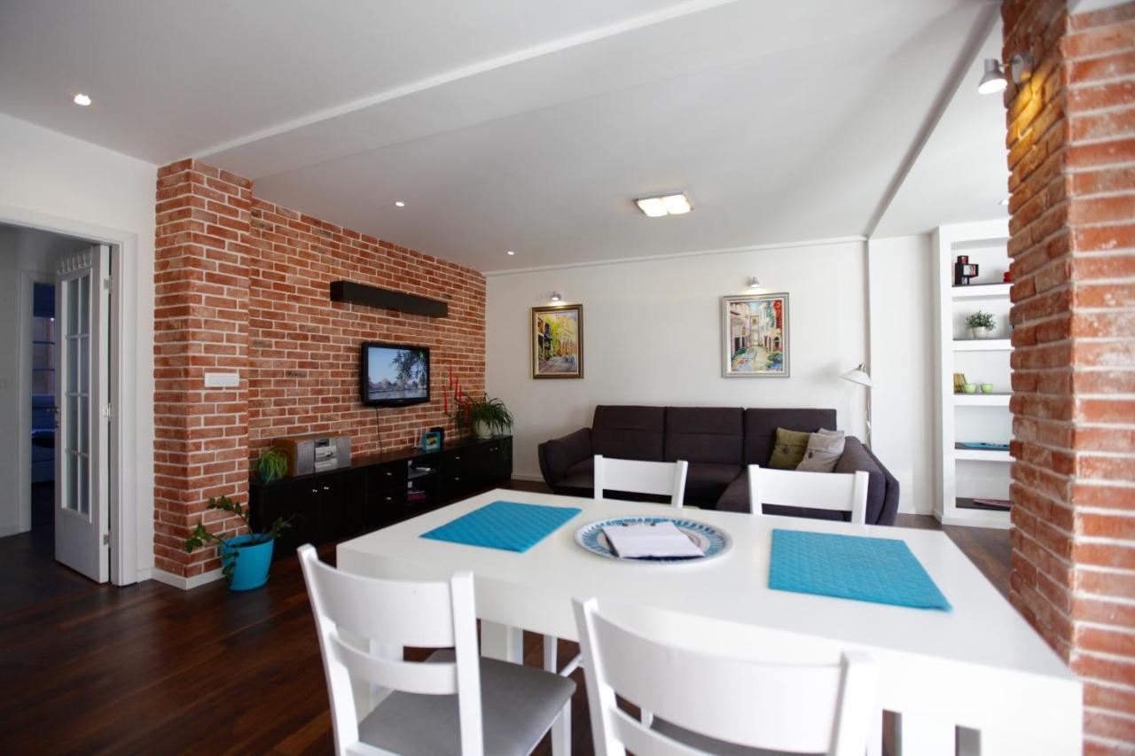 Brick Apartment On Macedonia Pedestrian Street Skopie Exterior foto